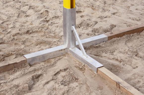 Tuleja aluminiowa wraz z krzyżakiem do mocowania słupków w piasku
